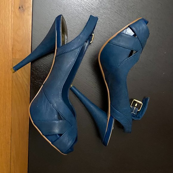 New Steve Madden Marlene  Platform sandal in blue size 6.5 - Picture 2 of 3